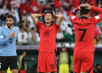 한국, 비겼지만 값진 승점 1점 16강 가능성 ‘손’ 끝에 닿았다