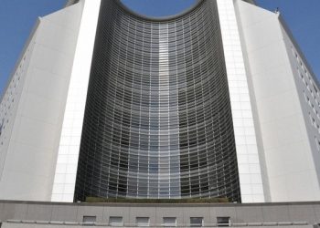 ‘건강진단’ 빙자 여중고생 14명 몰래 촬영 현직의사 체포