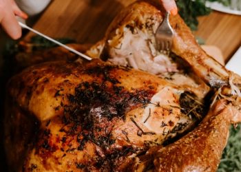 주민 2500명에 터키 선물…추수감사절 나눔 행사 이어져.