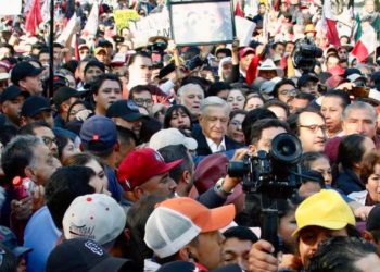 멕시코대통령, 시위대 수 십만명 이끌고 친정부 행진
