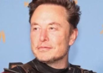 머스크, 애플 상대로 전쟁 선포