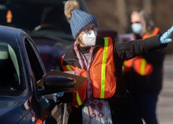 미국 코로나 사망자 10명 중 9명 65세 이상…매일 평균 300명 목숨 잃어