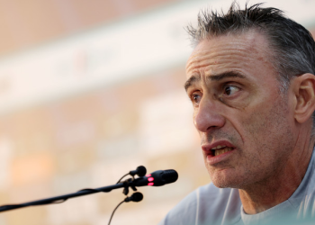 퇴장 당한 벤투 감독 “선수들에게 미안하다”