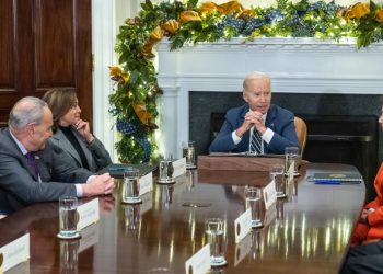 “역사적” 동성결혼법 상원통과..결혼존중법, 찬성61표…공화당12명 ‘반란'(영상)