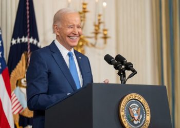 ‘기사회생’ 바이든, “붉은 물결 없어…재선 도전 내년 결정”