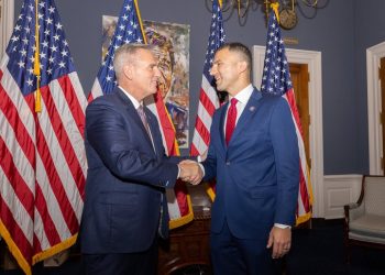 공화당 하원서 217석 확보…과반에 단 한석 모자라