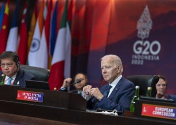 바이든, ‘막무가내’ 젤렌스키에 반박..”러시아 미사일 아니라고..”