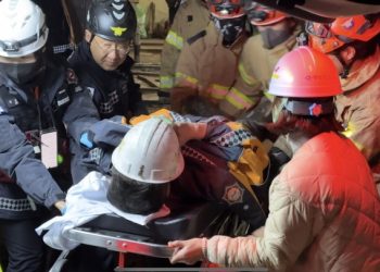 221시간 버텨 기적 생환…광산 매몰 10일만에 구조