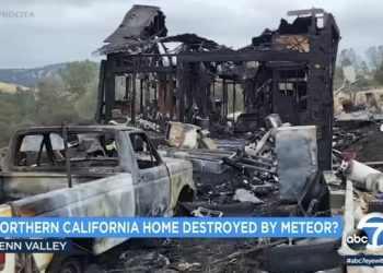 북가주서 큰 화재, 집 전소..유성 추락이 원인 추정