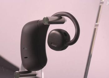 이어폰 끼고 있어도 주변 소리 전달 ‘신형 이어폰’ 잇따라 개발