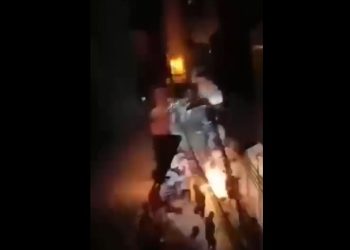 “중국, 시위대와 격렬한 충돌..광저우서 시위 격화”…경찰 최루탄 진압