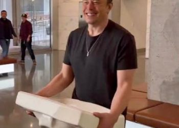 “머스크, 트위터 계약직 80% 해고”…5500명 중 4400명