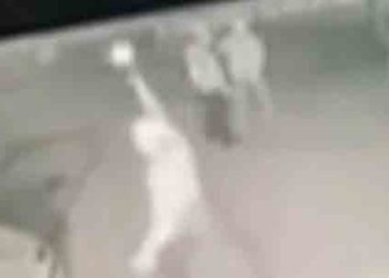 만취 상태서 허공에 총질 비번 경관 체포