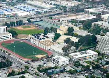 산타모니카 고등학교 폭탄 테러 위협으로 대피령