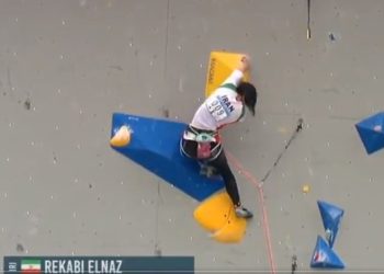 이란,한국서 히잡미착용 클라이밍선수 집 철거(영상)