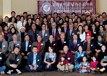 “반가운 얼굴들, 내년도 건강하자” 연말 송년행사 시즌시작