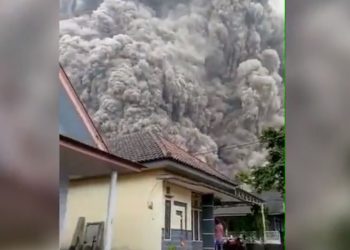 6.4 지진 이어 대규모 화산분화..’불의 고리’ 인도네시아(영상)