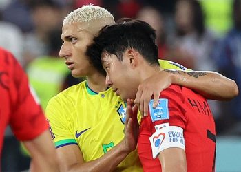 손흥민 안아준 히샤를리송 “쏘니,한국의 영웅”