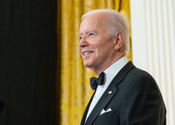 클레인 비서실장, “바이든, 2024년 대선 출마한다”