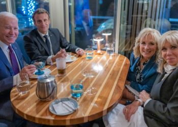 질 바이든, 마크롱에 “남편 재선 출마 준비돼있어”