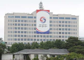 민주, 안전운임제 3년연장 수용 “사실상 굴복”..대통령실 “먼저 업무복귀해야”