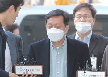 민주, 이재명 측근 정진상 기소되자 마자 사표 수리