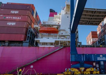 ‘물동량 1위’ LA항, 22년만에 뉴욕항에 밀렸다