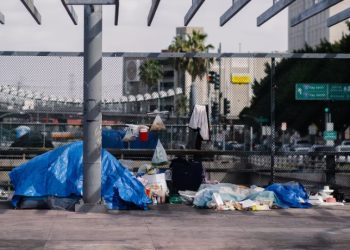 LA 홈리스 비상사태 선포 “홈리스 대응방식 바꾼다..1만5천명 수용 주택건설”