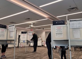 20대 유권자 민주당 지지 줄어..2024년 대선 영향 주목