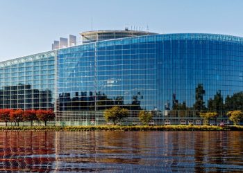 카타르,  월드컵 뇌물로비 의혹…유럽의회 압수수색