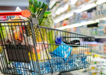 “악”소리 장바구니 물가에 ’99센트’ 매장 소비자 몰려..유통기한 지난 식품도 인기