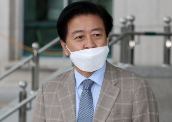 ‘뇌물’ 노웅래 “나를 버리지 말아달라” 민주당에 호소