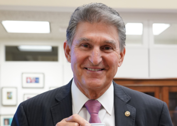 ‘재 뿌리는’ 맨친, IRA 한국 요구 거부…”렌트·리스 전기차 보조금 불가”