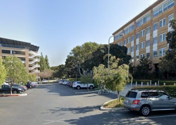 UC어바인 중퇴 남성, 캠퍼스 건물서 어머니 던져 살해 후 자살..학생들 큰 충격