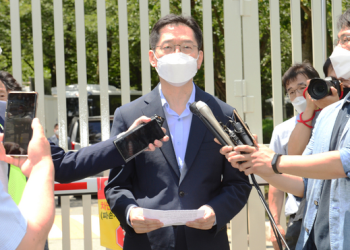 ‘댓글 조작’ 김경수 사면 놓고 민주당, ‘친명’ ‘비명’ 대립 조짐