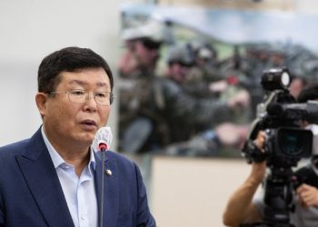 설훈, “이재명 결백하면 대표직 내려놓으라”