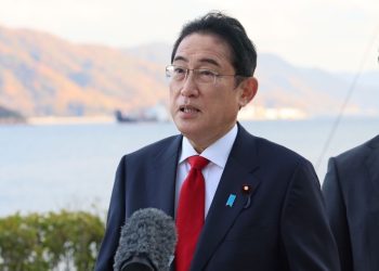 “일본 전쟁국가 만들려는가” 야권 강력 반발 “철회하라” 요구