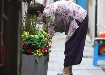 할머니가 더 우울해.. “우울한 여성 노인, 남성보다 2배 많아”