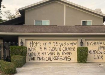 “입원한 아내 두고 바람난 놈” 75세 노인 낙서로 저격