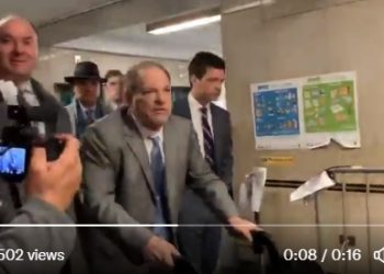 ‘미투촉발’ 와인스타인, LA법원서 추가 유죄평결 “종신형 보장”