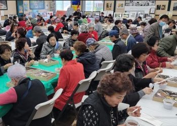 한인타운 시니어 센터 200여명 노인들 동지 팥죽 식사