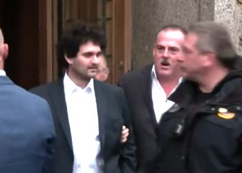 (영상)FTX 창업자 뱅크먼 프리드 풀려나