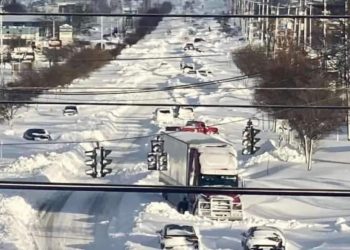 “몇 분 만에 동상” ‘괴물’ 눈폭풍  ‘맹위’, 28명 사망…크리스마스의 악몽(영상)