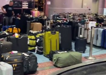 최악 항공대란, 1만7,300편 지연..5500편 취소(영상)