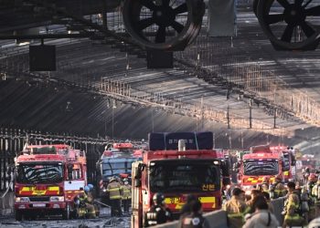 ‘5명 사망’ 플라스틱 방음벽이 피해 키웠다