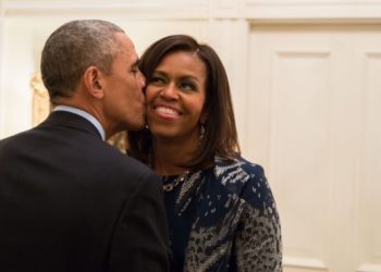 미셸 오바마 “딸 양육 10년간 남편 못 견딜 때 있어”(영상)