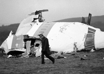 “로커비 팬암 여객기 폭파 테러범 미국 구금 중” 미 법정서 첫 재판”