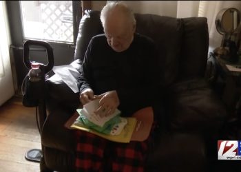 “크리스마스의 기적”…편지 1만2000장 받은 95세 할아버지