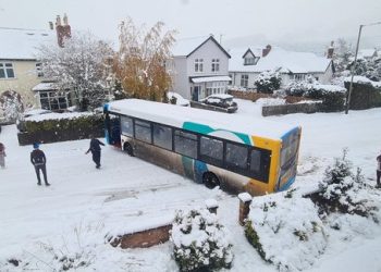 폭설에 멈춘 영국…도로 곳곳서 추돌사고
