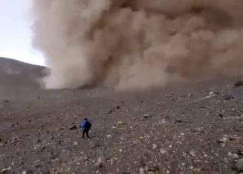 산행 중 화산 폭발…“모두 사랑해” 마지막 인사(영상)